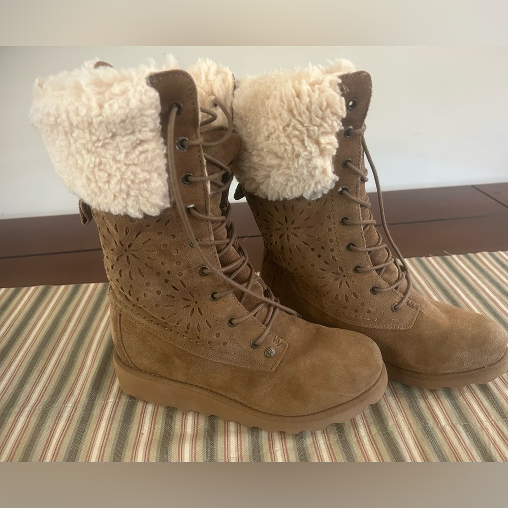 BearPaw Brown Winter Boots with Cream Fur Lace Up.   Size 7